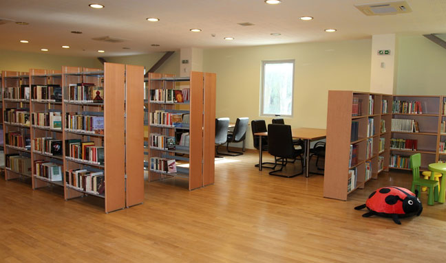 Ανοιχτή η Δημοτική Βιβλιοθήκη στο Καμίνι