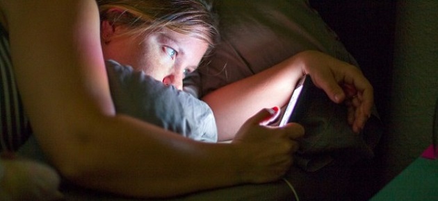 Κοιμόμαστε καλύτερα όταν το κινητό μας βρίσκεται έξω από το δωμάτιο και όχι δίπλα στο κρεβάτι