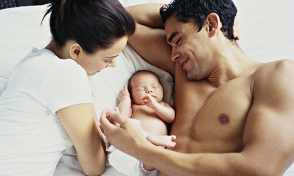 Περισσότερο σεξ κάνουν οι γονείς που μοιράζονται την φροντίδα του νέου μωρού