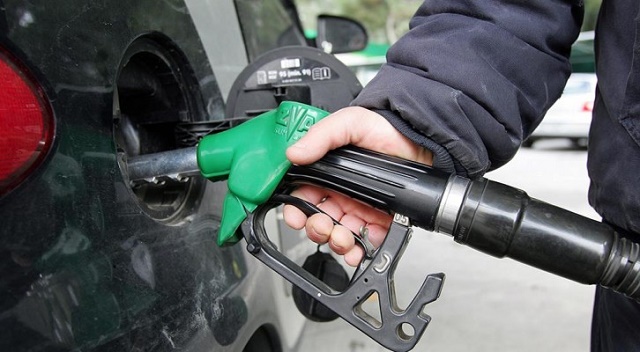 Κάμψη πωλήσεων και περιορισμός ζημιών για τα πετρελαιοειδή το 2014
