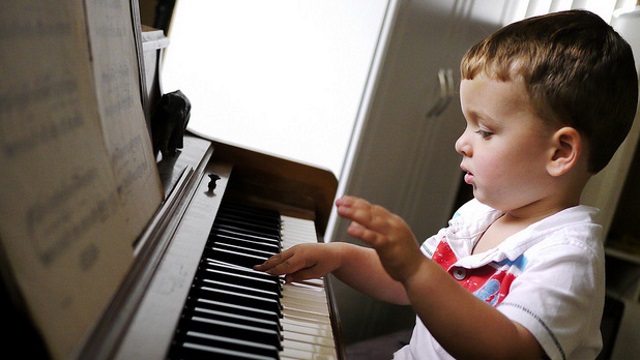 Πώς βοηθά ένα μουσικό όργανο στην ανάπτυξη του παιδιού;