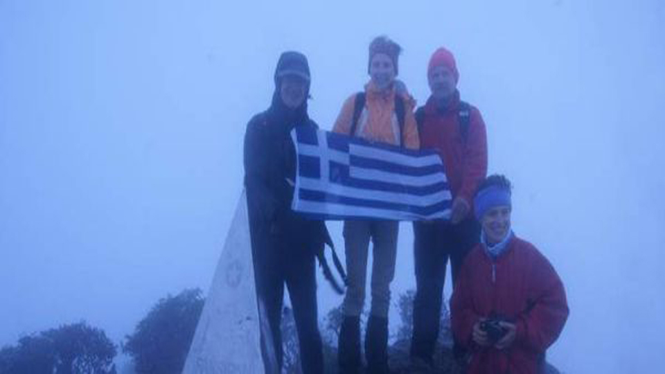 Ελληνική ορειβατική ομάδα στην κορυφή του ψηλότερου βουνού της Ινδοκίνας