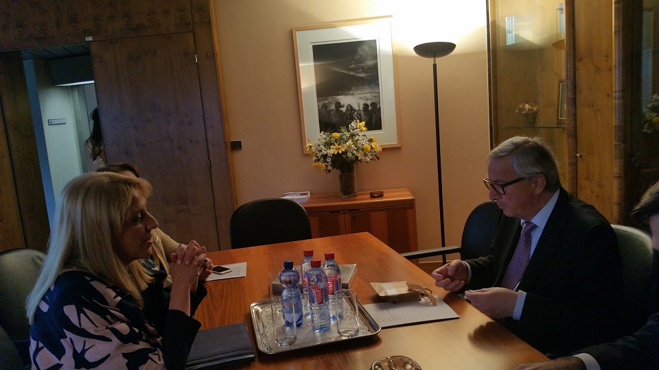 Συνάντηση του προέδρου της Κομισιόν Ζαν Κλωντ Γιούνκερ με την Ρένα Δούρου