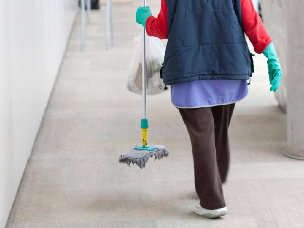 Εγκρίθηκαν οι Σχολικές Καθαρίστριες για τους δήμους – Ποιά τα κριτήρια κατάταξης