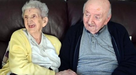 98χρονη μπήκε στο γηροκομείο για να φροντίζει τον 80χρονο γιο της