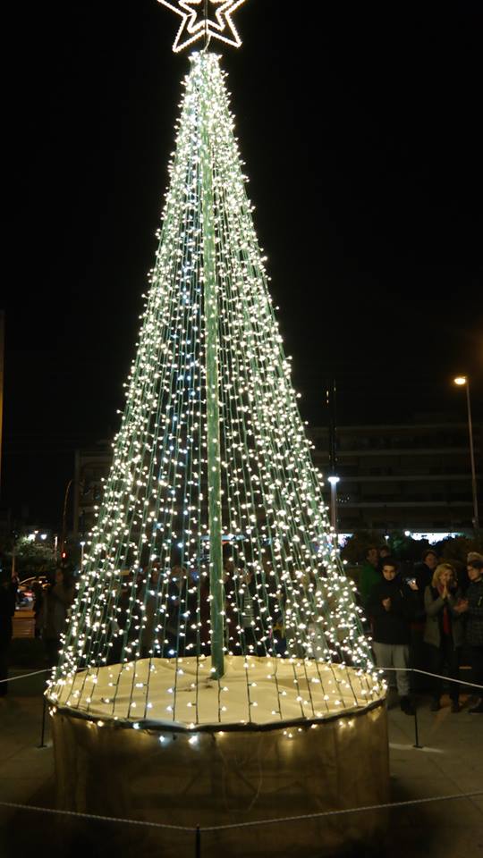 Φωταγωγήθηκε το Χριστουγεννιάτικο Δέντρο – Έναρξη Χειμερινού Φεστιβάλ Γαλατσίου