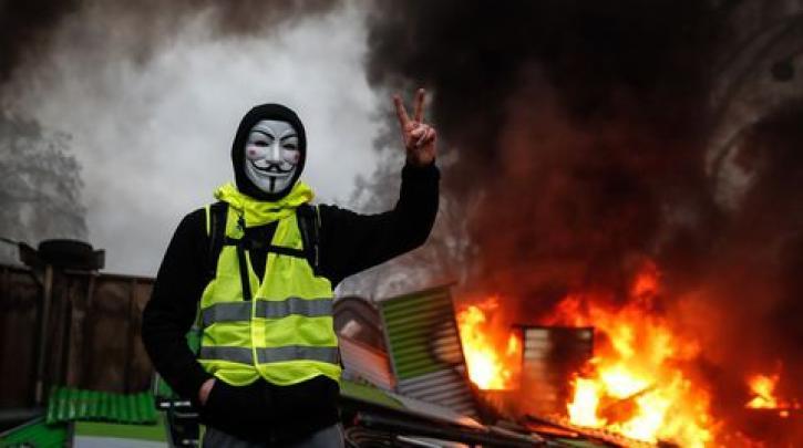 «Κίτρινα γιλέκα»  οι «αγανακτισμένοι» της Γαλλίας , γράφει ο Βαγγέλης Ντάλης