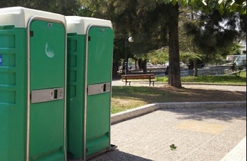 Παρκαρισμένες τουαλέτες, του Β.Γιαννακόπουλου