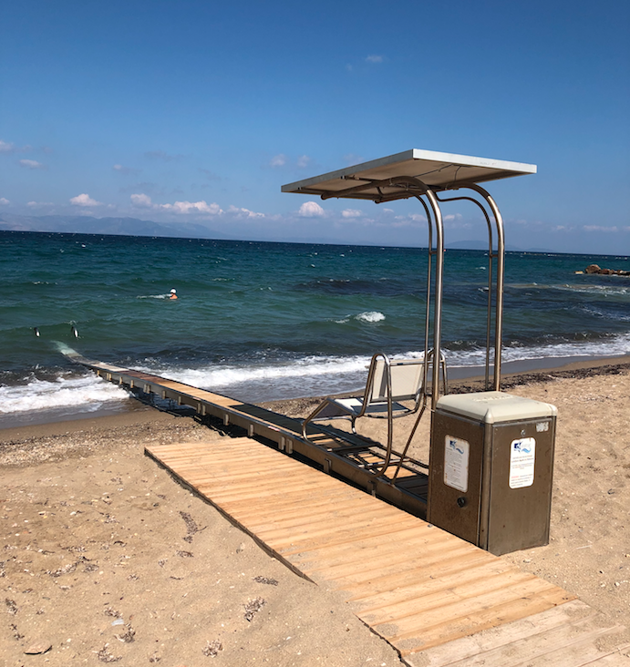 Δήμος Μαραθώνα: Τοποθετήθηκε η ράμπα κολύμβησης Seatrack στην παραλία της Νέας Μάκρης