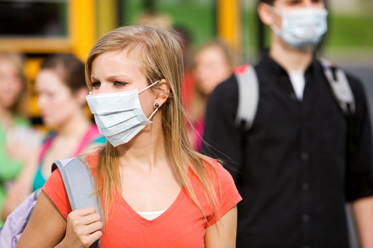 Κορωνοϊός: Επαναφορά της μάσκας σε κλειστούς χώρους προτείνουν οι επιστήμονες
