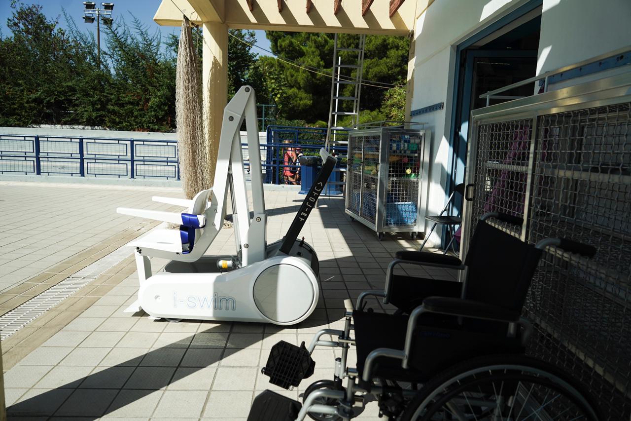 Δήμος Αθηναίων: Αναβατόρια τελευταίας τεχνολογίας για άτομα με κινητικά προβλήματα στα κολυμβητήρια Γουδή και Κολοκυνθούς