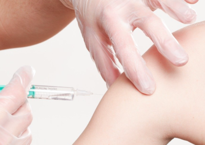 Αναστέλλονται προς το παρόν οι εμβολιασμοί με Johnson & Johnson στην Ελλάδα
