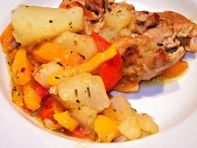 Οι Συνταγές της Αναστασίας ! Κοτόπουλο με πατάτες και λουκάνικο στο φούρνο