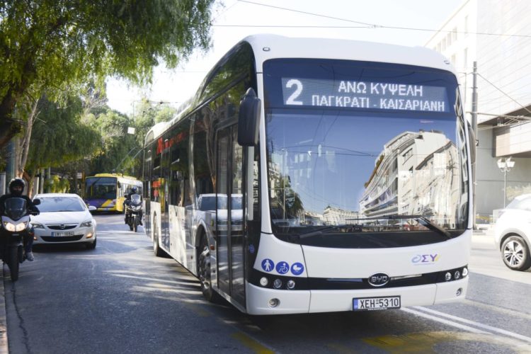 Δοκιμαστική διαδρομή με ηλεκτροκίνητο λεωφορείο πραγματοποίησε ο Υπ. Υποδομών και Μεταφορών, Κώστας Καραμανλής