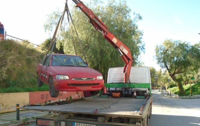 Δήμος Αγίου Δημητρίου: Απομάκρυνση εγκαταλελειμμένων οχημάτων
