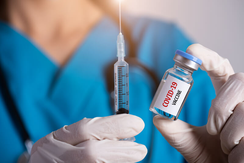 Ο υποεμβολιασμός θα μπορούσε να συσχετιστεί με αυξημένο κίνδυνο σοβαρών καταστάσεων COVID-19