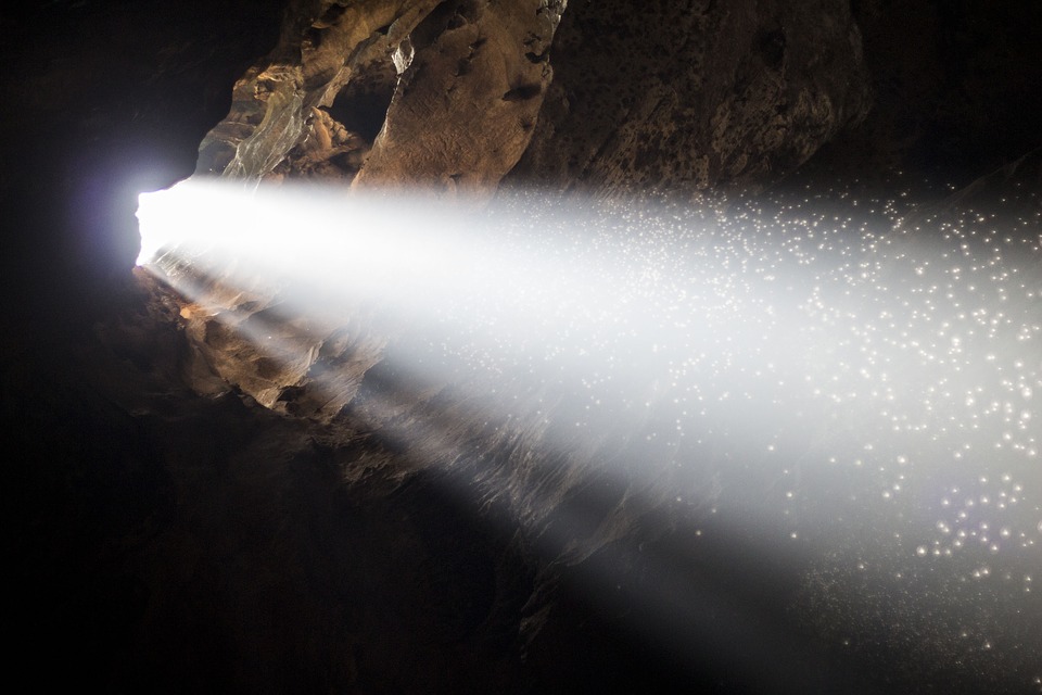 Το φως έξω από τη σπηλιά, του Βαγγέλη Ντάλη