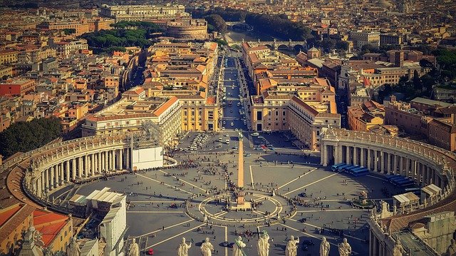 Τρεις νεκροί και τέσσερις τραυματίες ο νέος απολογισμός κρίσης αμόκ με πυροβολισμούς σε συνέλευση πολυκατοικίας της Ρώμης