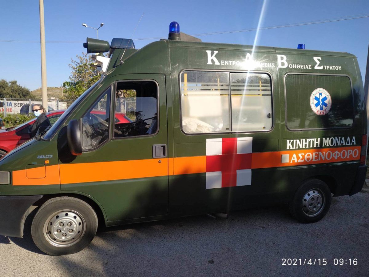 Ασθενοφόρο του Ελληνικού Στρατού και Κινητό Χειρουργείο για την περίπτωση εργατικού ατυχήματος στην Ελευσίνα