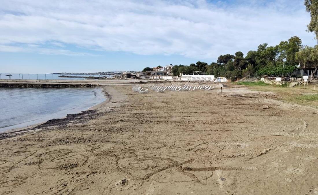 Επιχείρηση καθαρισμού στις παραλίες του Δήμου Μαραθώνος