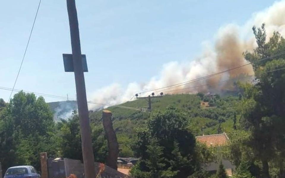 Δήμος Μαραθώνος : Η φωτιά στον Βαρνάβα αυτή την στιγμή είναι οριοθετημένη και πλήρως ελεγχόμενη.
