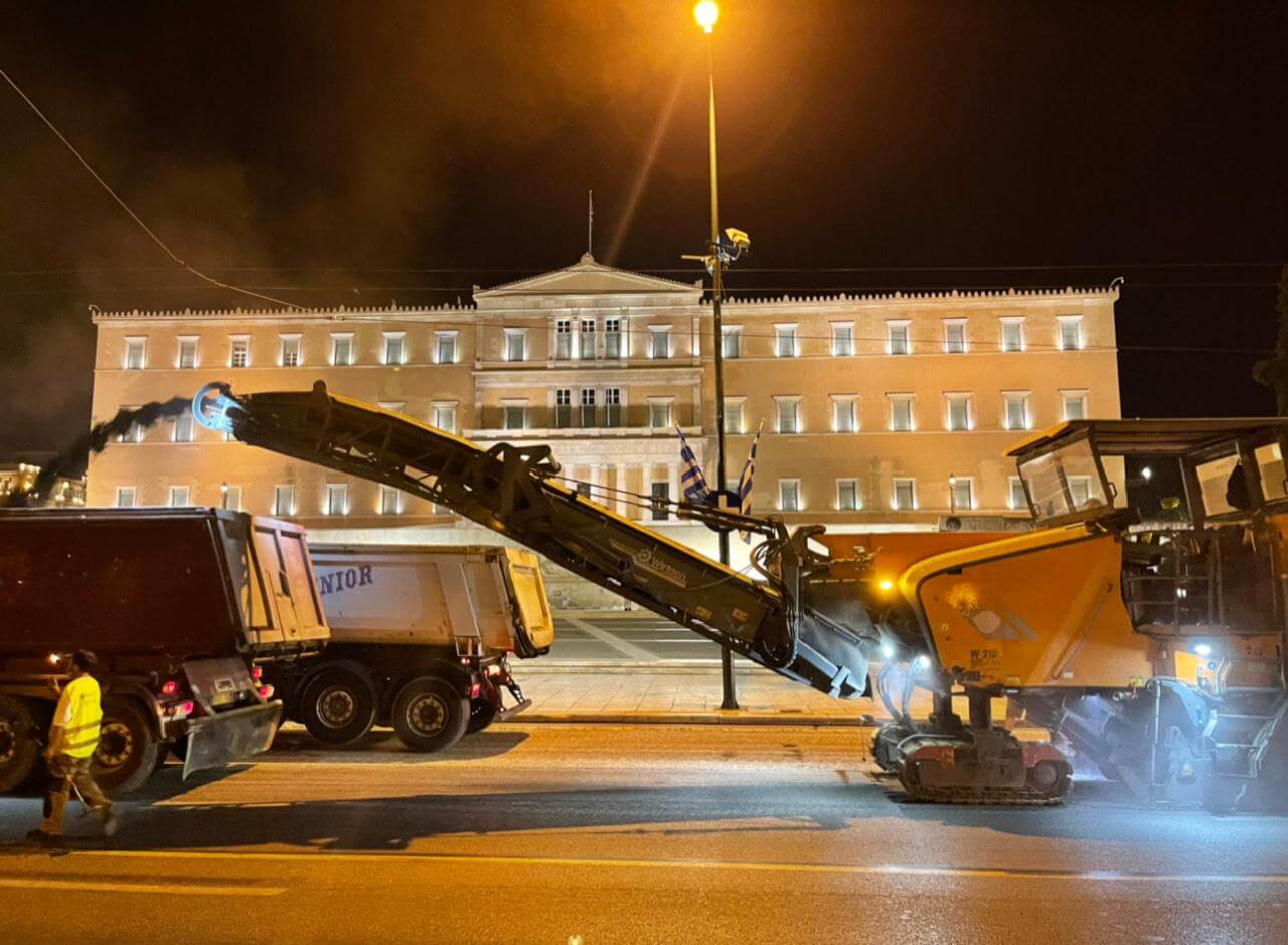 Ολοκληρώθηκαν τα έργα ανακατασκευής του οδοστρώματος περιμετρικά της πλατείας Συντάγματος, από την Περιφέρεια Αττικής