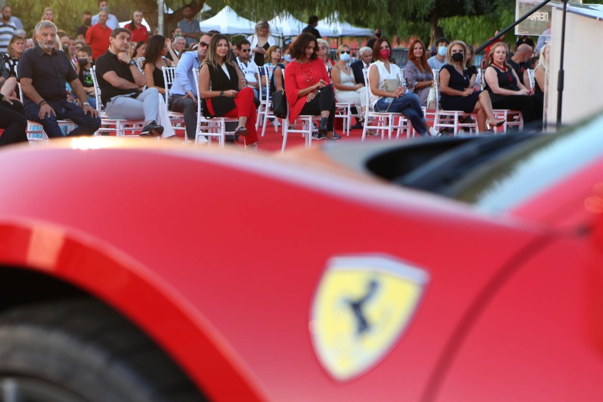 «Απόβαση» 30 Ferrari στο Μεγάλο Λιμάνι με τη συνεργασία και τη στήριξη της Περιφέρειας Αττικής και του Δήμου Πειραιά