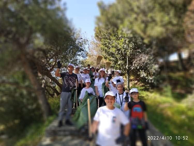 Δήμος Αγίας Βαρβάρας: Δήμος και εθελοντές καθαρίζουν το βουνό