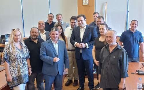 Συνάντηση του Δημάρχου Σπύρου Βρεττού με τον Υπουργό Κυριάκο Πιερρακάκη για το μετασχηματισμό των Αχαρνών σε «έξυπνη πόλη»