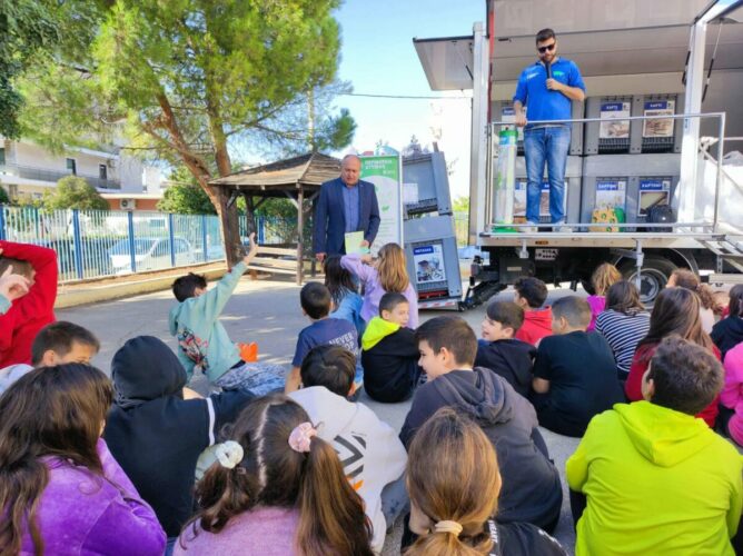 Ο Δήμος Ηρακλείου Αττικής μαθαίνει στα παιδιά τη σωστή Ανακύκλωση