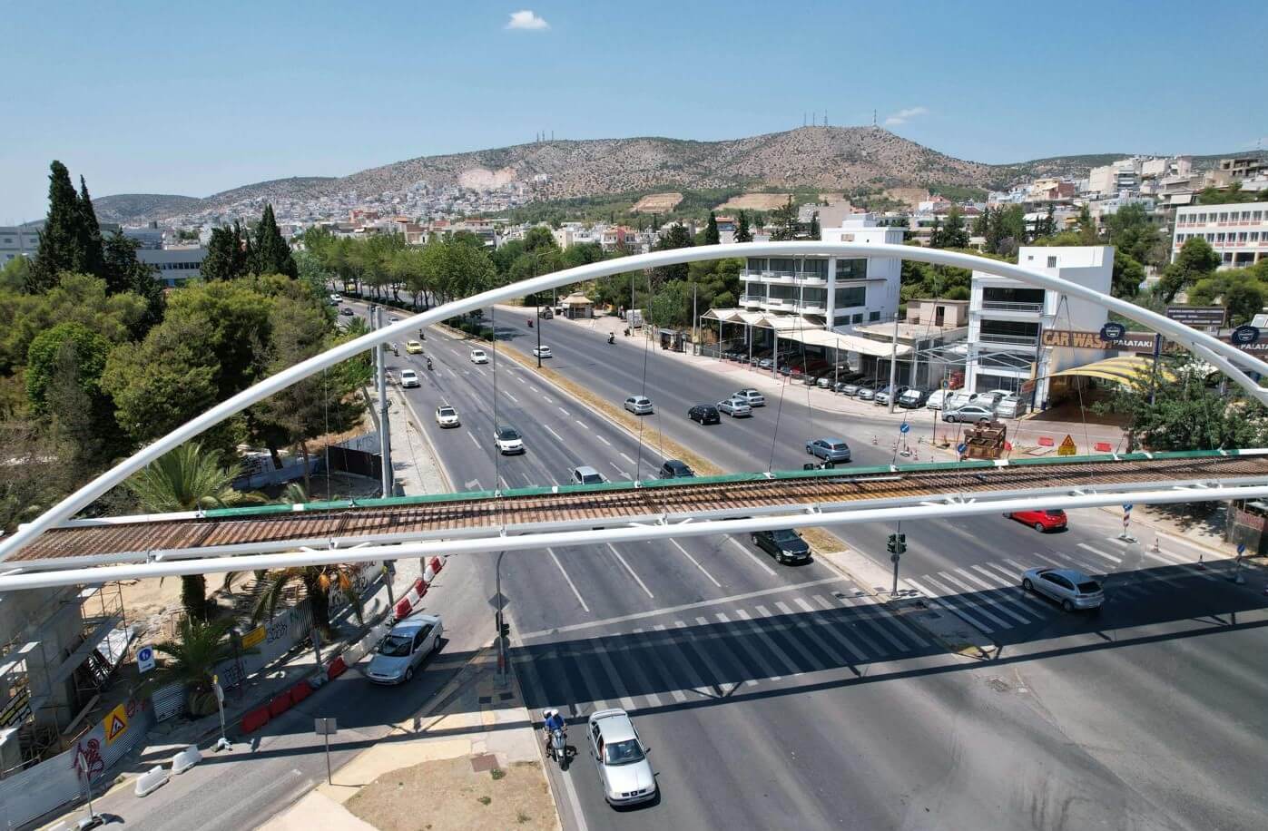 Τοποθετήθηκε η νέα πεζογέφυρα στο Παλατάκι Χαϊδαρίου