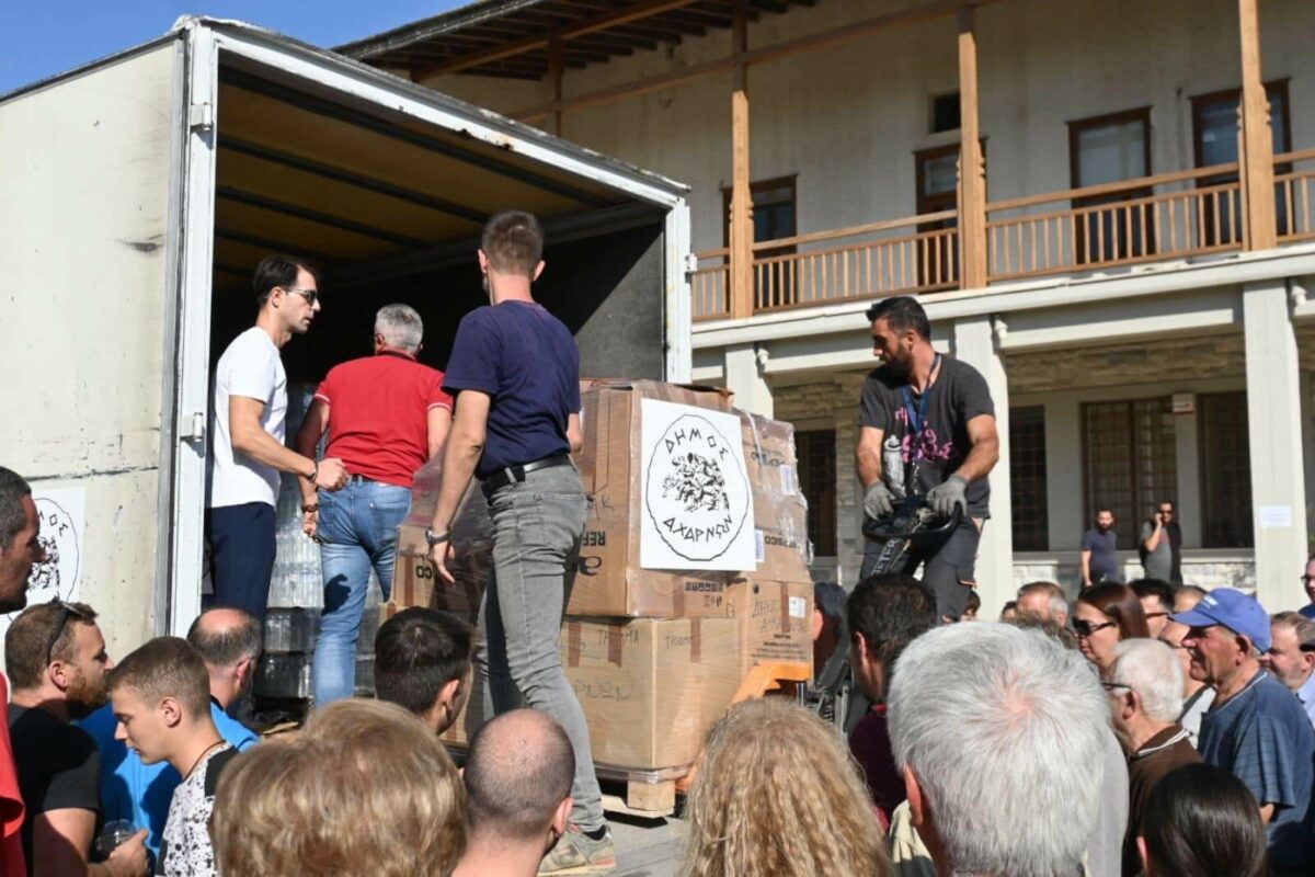 Στον Βόλο έφτασε το πρώτο φορτηγό του Δήμου Αχαρνών με βοήθεια προς τους πληγέντες